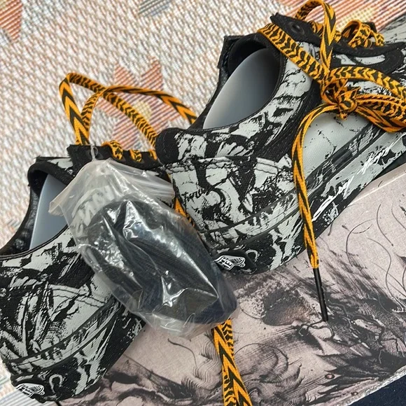 Vans WMNS Old Skool
Year Of The Tiger Black/Gray
VN0A3WKTN42
Sneakers - Picture 15 of 16